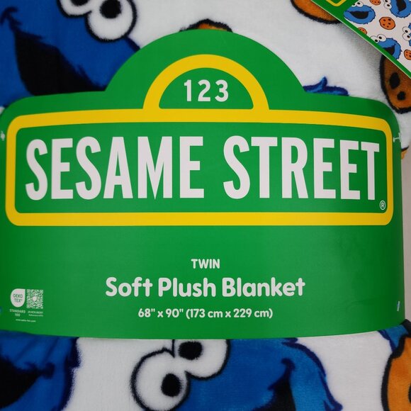 Sesame Street Twin Soft Plush Blanket Featuring Cookie Monster & Cookies 68"X90" - Picture 4 of 8